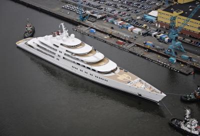 Varato da Lürssen Azzam, il più grande yacht al mondo